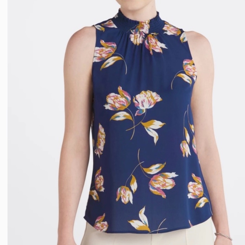 danielrainn Navy Floral Smocked Sleeveless Blouse. Size:Small